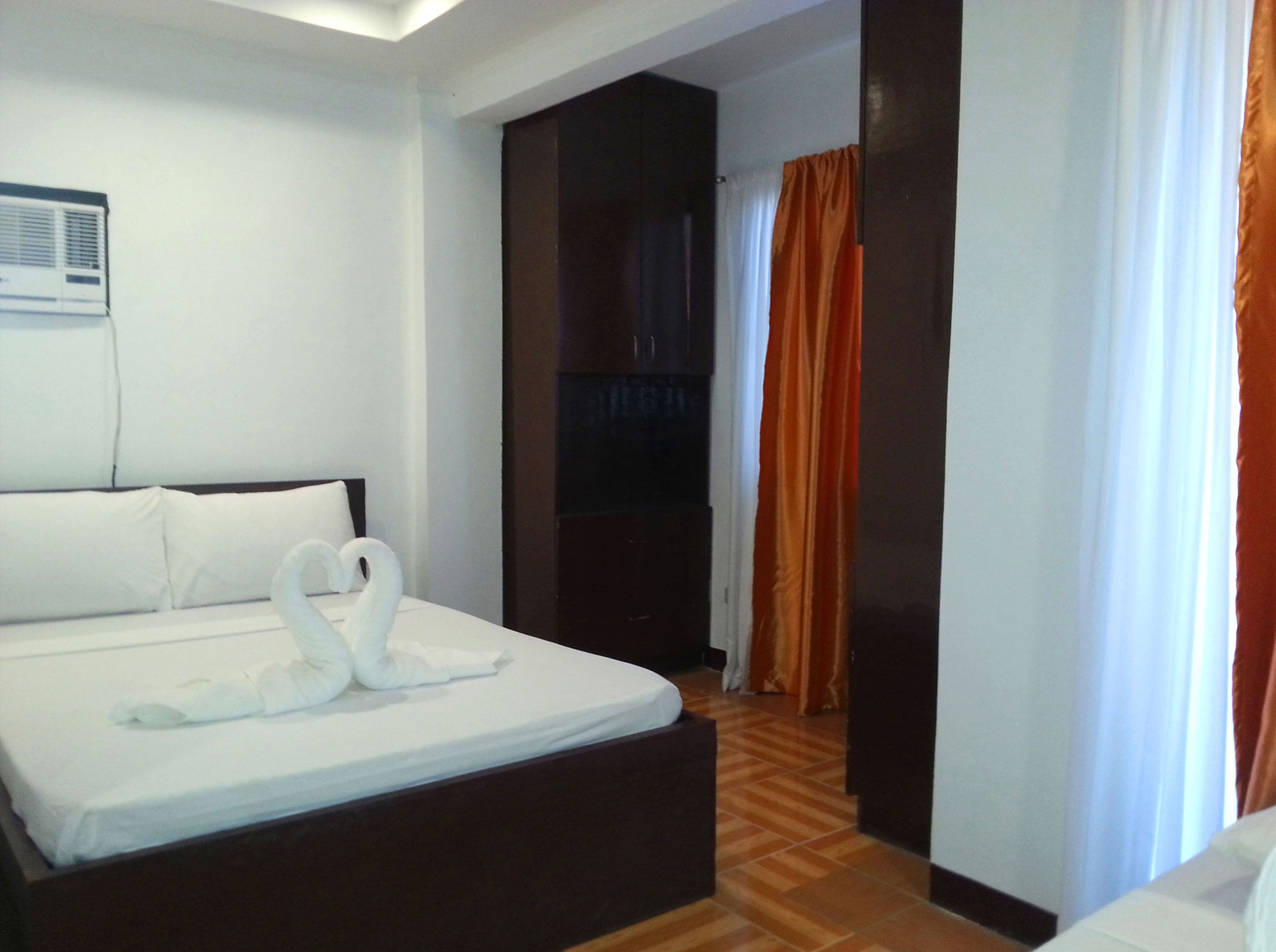 Ricardo Valley Inn Корон Экстерьер фото