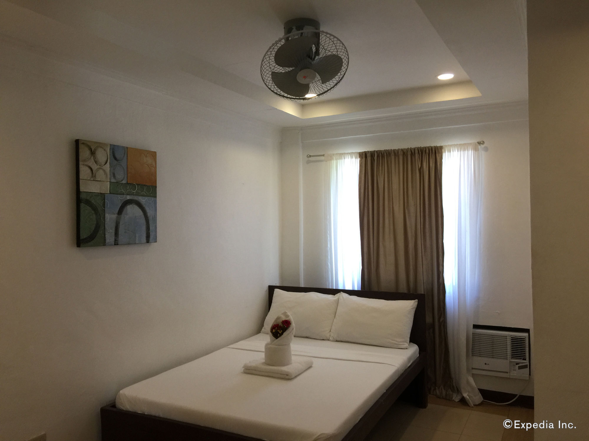 Ricardo Valley Inn Корон Экстерьер фото