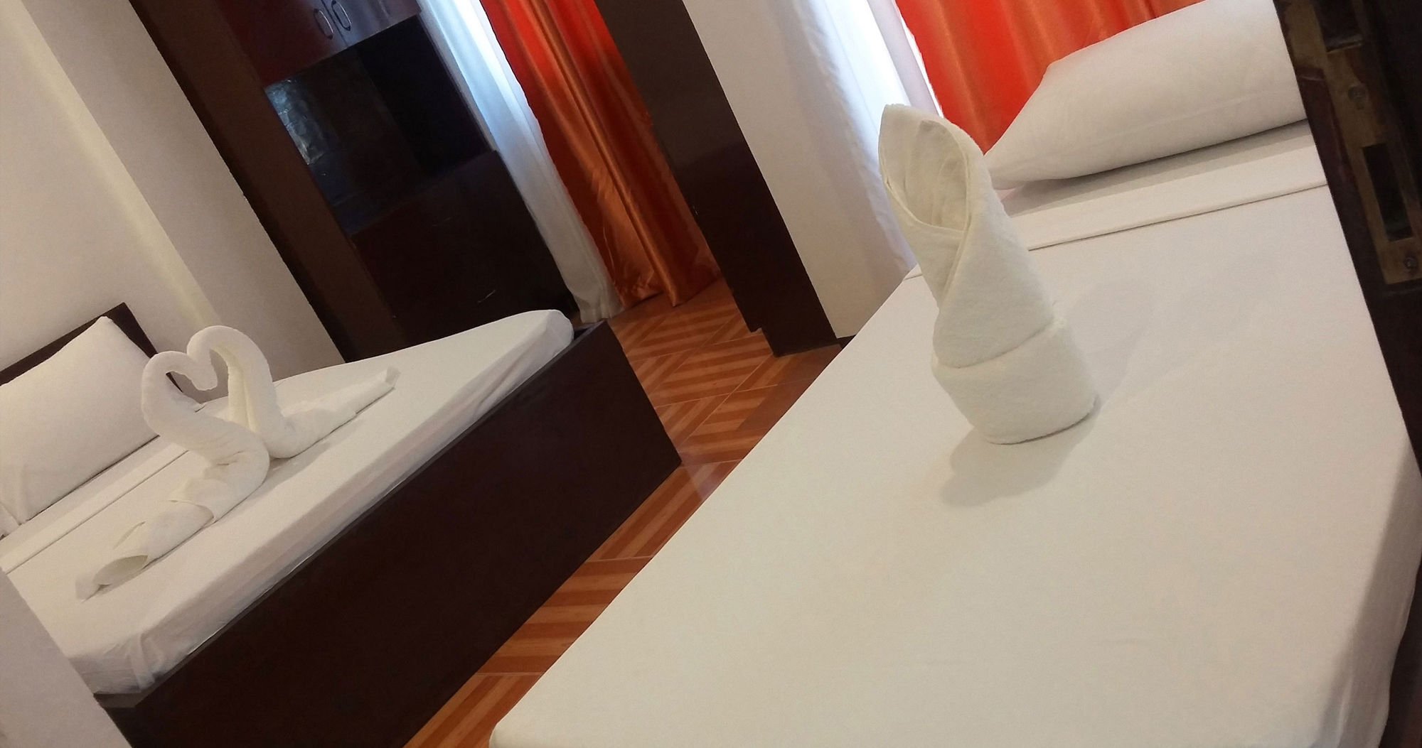 Ricardo Valley Inn Корон Экстерьер фото