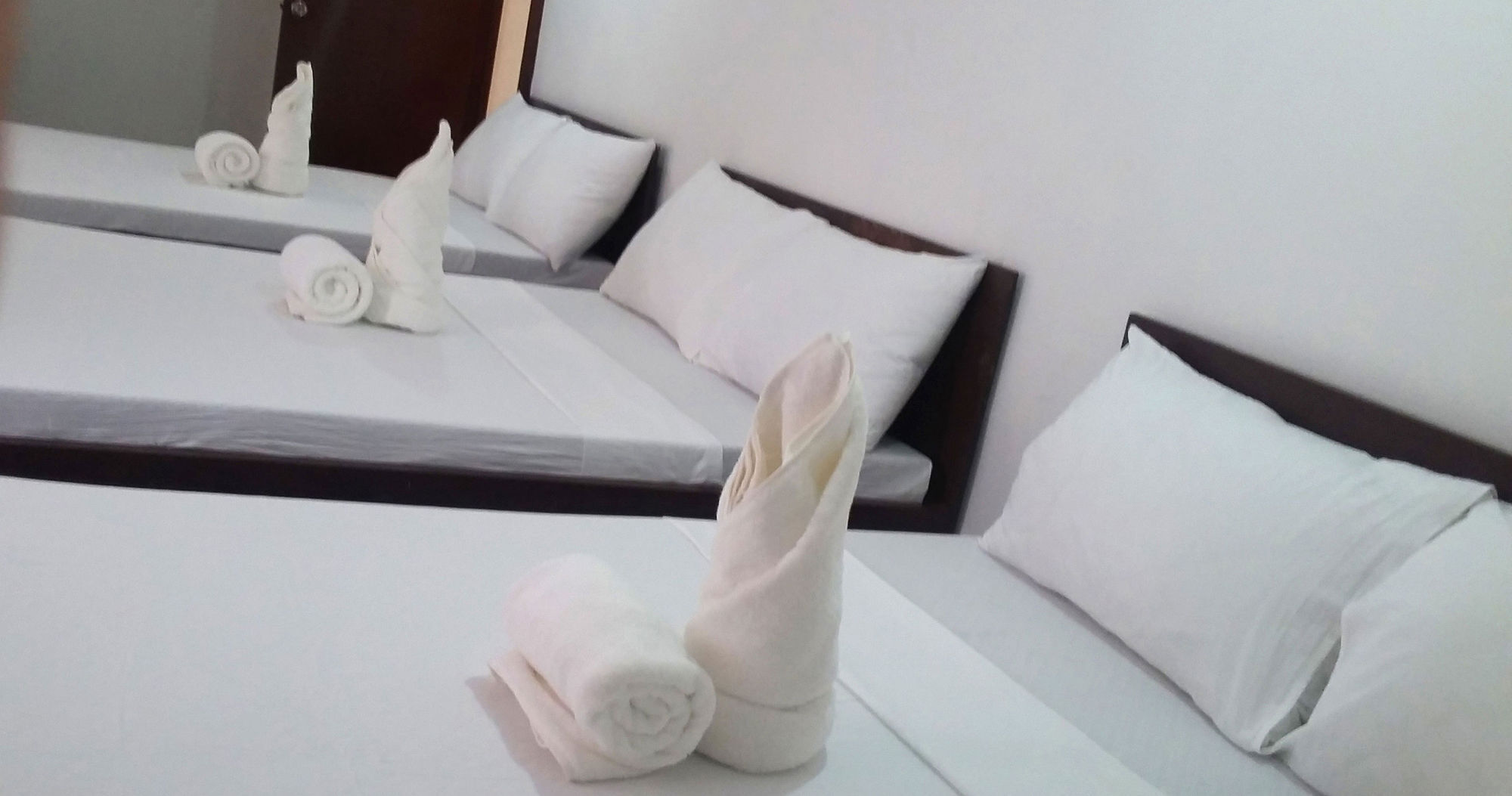 Ricardo Valley Inn Корон Экстерьер фото