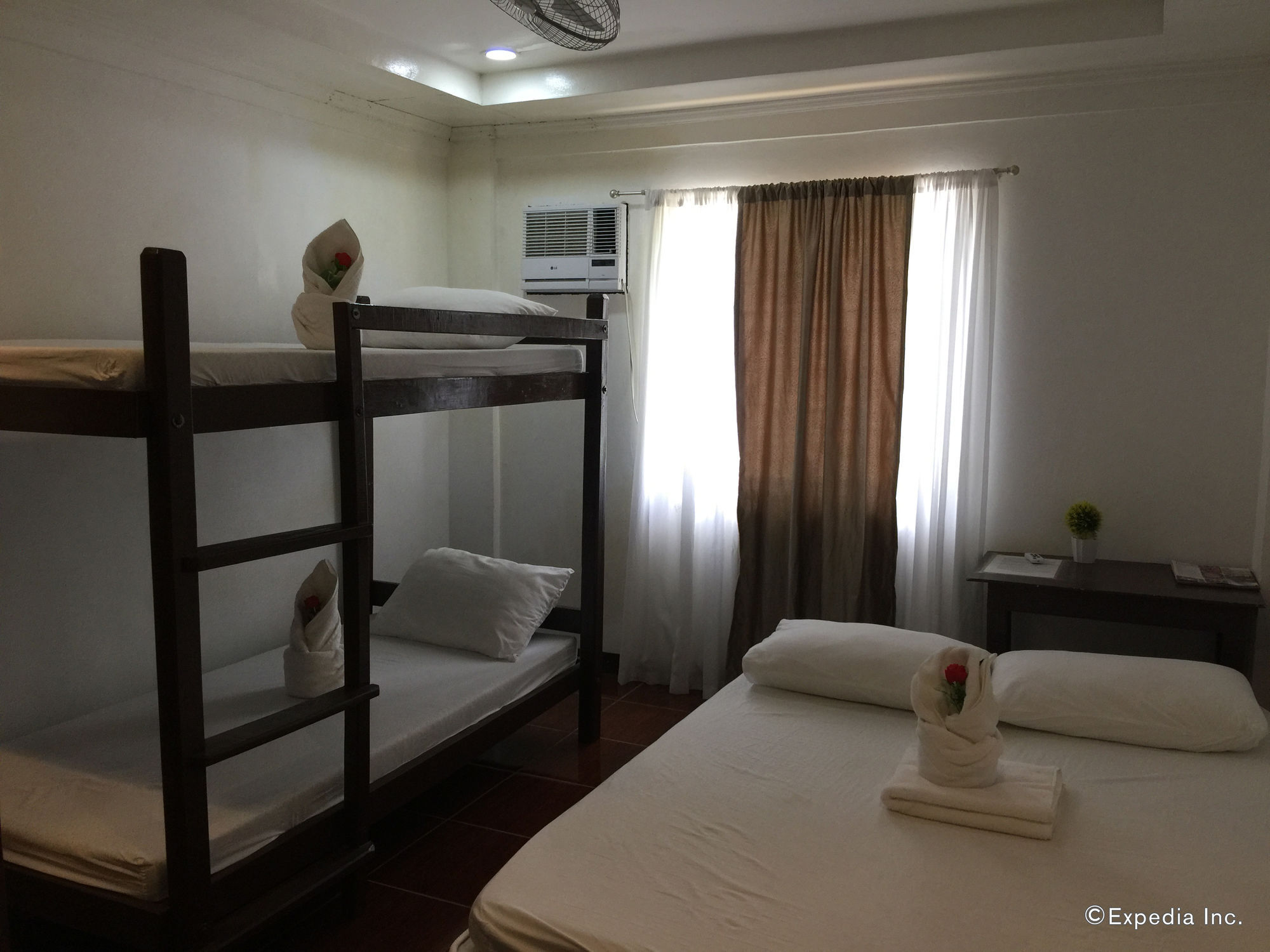 Ricardo Valley Inn Корон Экстерьер фото